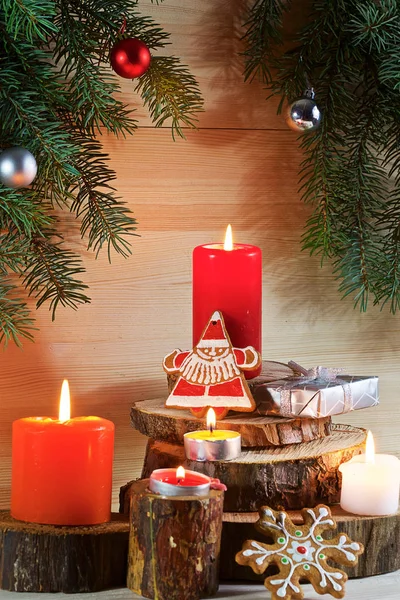 Een Lichte Houten Achtergrond Met Takken Van Sparren Staan Houten — Stockfoto