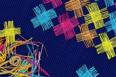 Soyut çok renkli güzel arka plan, pamuk kaba kumaş parçalarından yapılmış.