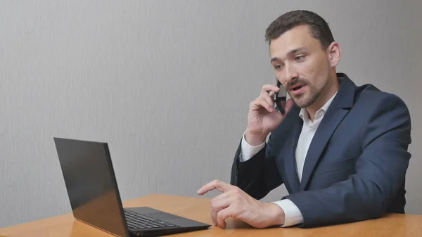 İşadamı var ağır bir konuşma