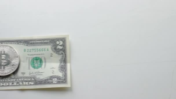 2 달러 지폐와 bitcoin — 비디오