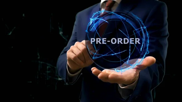 İşadamı kavramı hologram ön sipariş elini üzerinde gösterir.