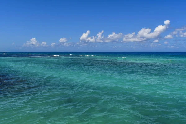 Okyanus Manzaralı kapalı plaj Ocho Rios Jamaika