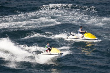 Acapulco'da sürüş iki jet ski 