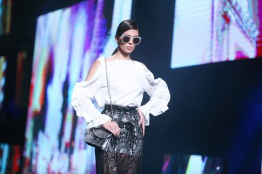 Bipa Fashion.hr defile: kıskançlık odası, Zagreb, Hırvatistan.