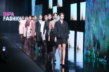 Bipa Fashion.hr defile: Martina Budek, Zagreb, Hırvatistan.