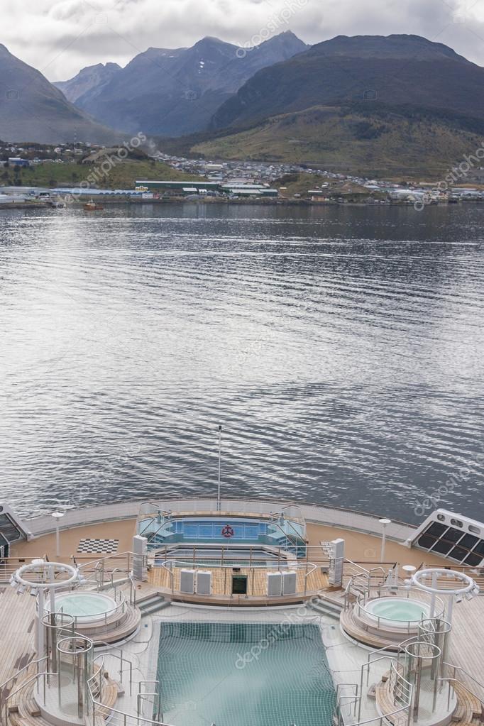 Costa Ushuaia Con Qm2 Foto Editorial De Stock Goranjakus - 