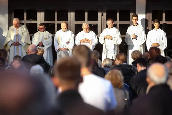 Priests at mass — Stock Photo, Image