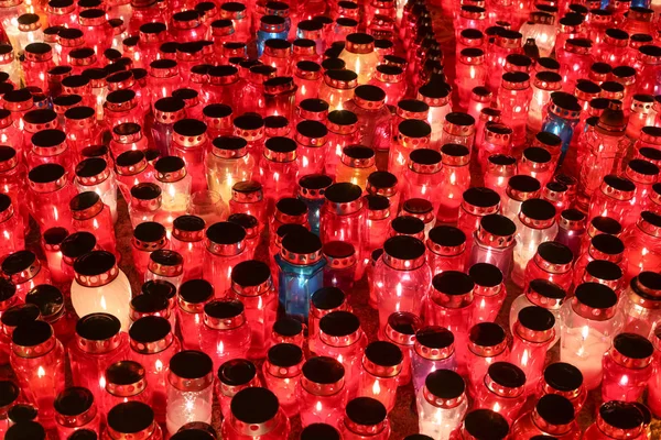 Lámparas ardientes para fallecidos — Foto de Stock