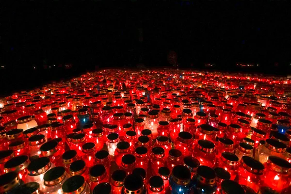Lámparas ardientes en la oscuridad — Foto de Stock