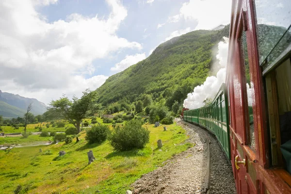 アルゼンチンの鉄道を世界の終わり — ストック写真