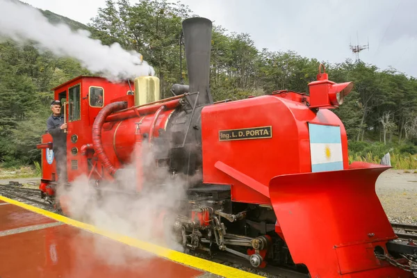 赤い蒸気鉄道 — ストック写真