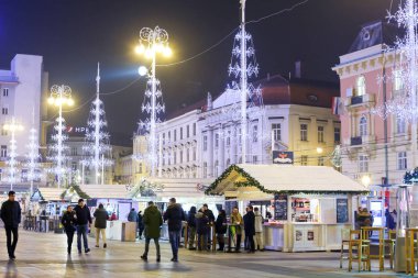 Süslü Jelacic Meydanı