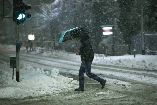 Queda de neve nas ruas de Velika Gorica, Croácia — Fotografia de Stock