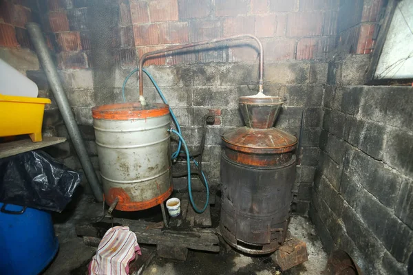 Destilleryen pannor för att göra konjak — Stockfoto