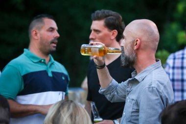 Corona gün batımı oturumu parti Zagreb, Hırvatistan