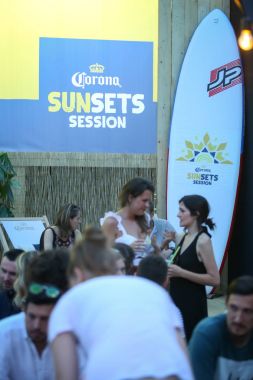 Corona gün batımı oturumu parti Zagreb, Hırvatistan