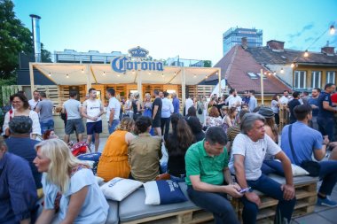 Corona gün batımı oturumu parti Zagreb, Hırvatistan