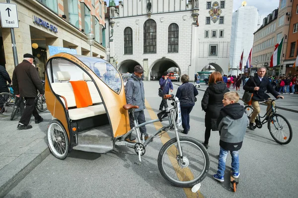 Riquixá de ciclo em Munique — Fotografia de Stock