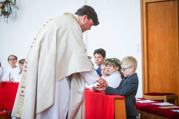 Christian první svaté přijímání — Stock fotografie