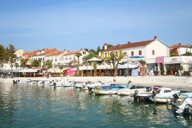 Seafront adlı bağlantılı tekneler