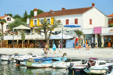 Seafront adlı bağlantılı tekneler