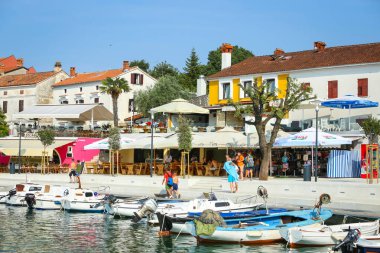Seafront adlı bağlantılı tekneler