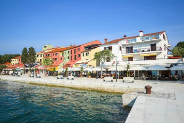 Seafront, renkli mimarisi