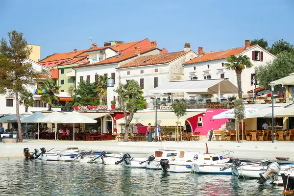 Seafront adlı bağlantılı tekneler