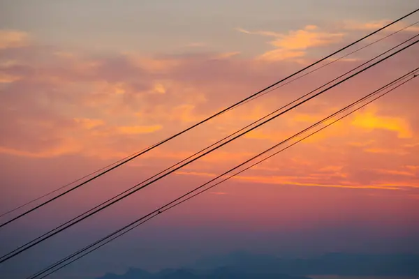 Gün batımında teleferik telleri — Stok fotoğraf