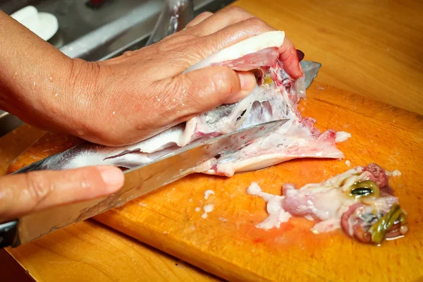 Preparing fish on board — Stock Photo, Image