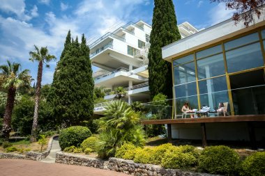 İnsanlara rahatlatıcı otel balkon