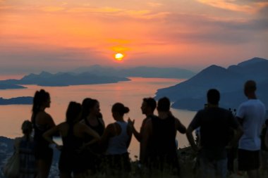 Turistler Srd tepe üzerinde