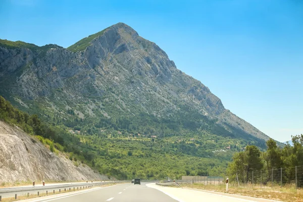 Road through rural landscape — Stock Photo, Image