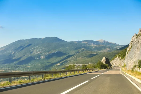 Road through rural landscape — Stock Photo, Image