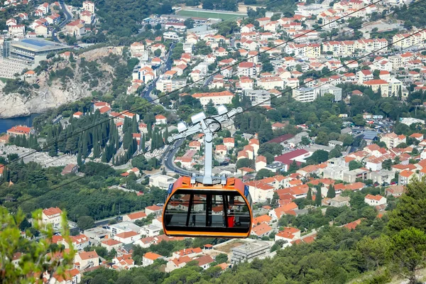 Cable car above Dubrovnik — Stock Photo, Image