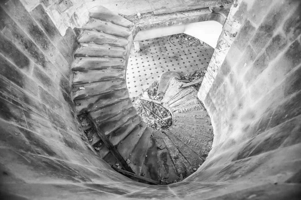 Old ruined staircase — Stock Photo, Image