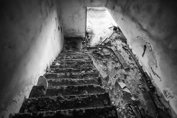 Staré zříceniny schody — Stock fotografie
