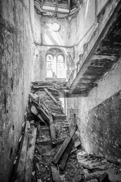 Escaliers dans le bâtiment — Photo