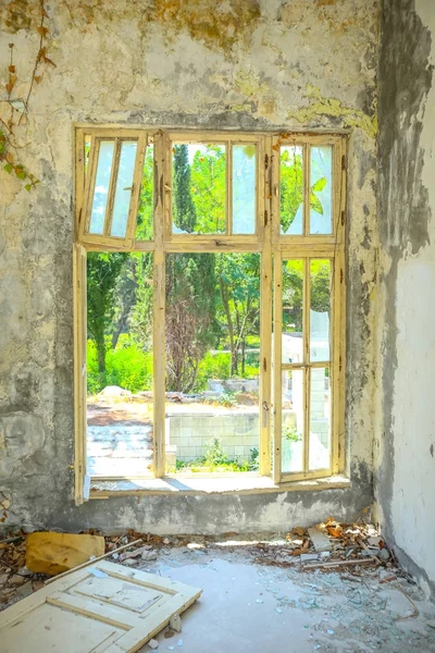 Oude geruïneerd gebouw — Stockfoto