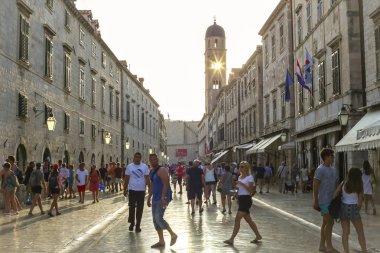 Stradun insanlarda