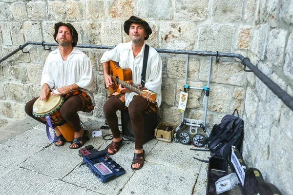 Two street musicians in Dubrovnik — Stock Photo, Image
