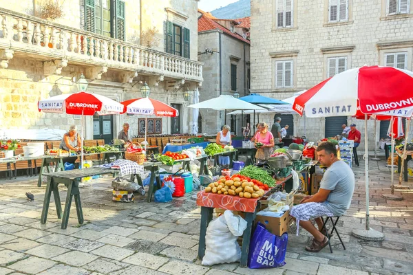 Mercado de alimentos en Dubrovnik — Foto de Stock