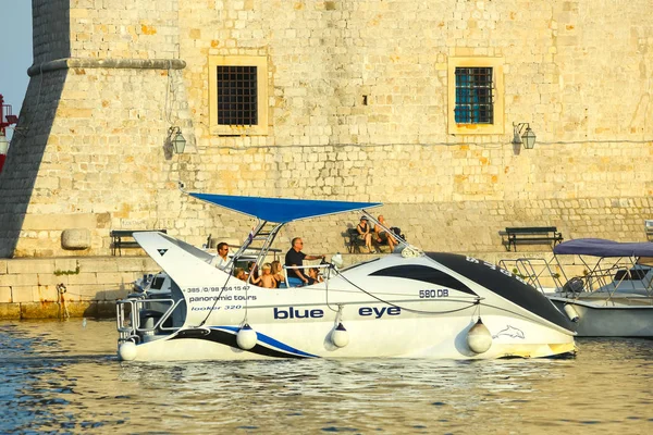 Glassboat in Adriatic sea — Stock Photo, Image