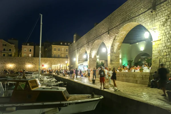 People on seafront in Dubrovnik — Stock Photo, Image