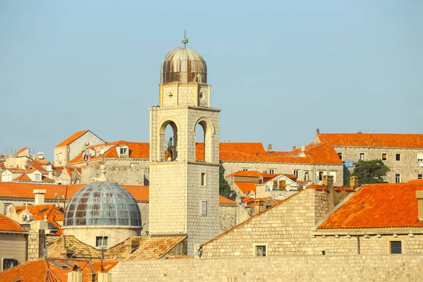 Campanario de la ciudad en Dubrovnik — Foto de Stock