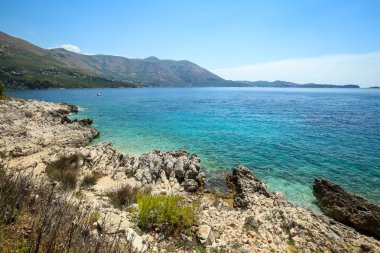 Srebreno kayalık plaj