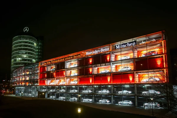Mercedes Benz concesionario en Munich — Foto de Stock