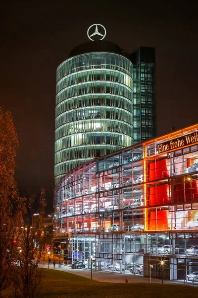 Mercedes Benz concesionario en Munich — Foto de Stock