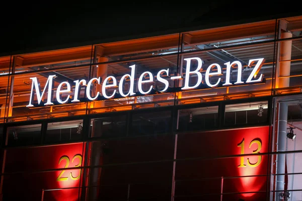 Mercedes Benz dealership in Munich — Stock Photo, Image