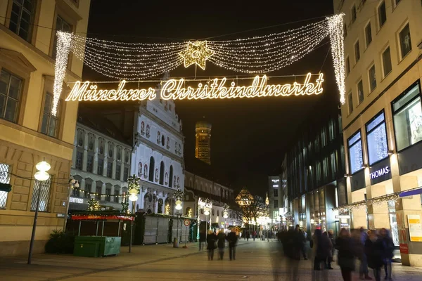 Calle Neuhauser a la hora de Adviento — Foto de Stock